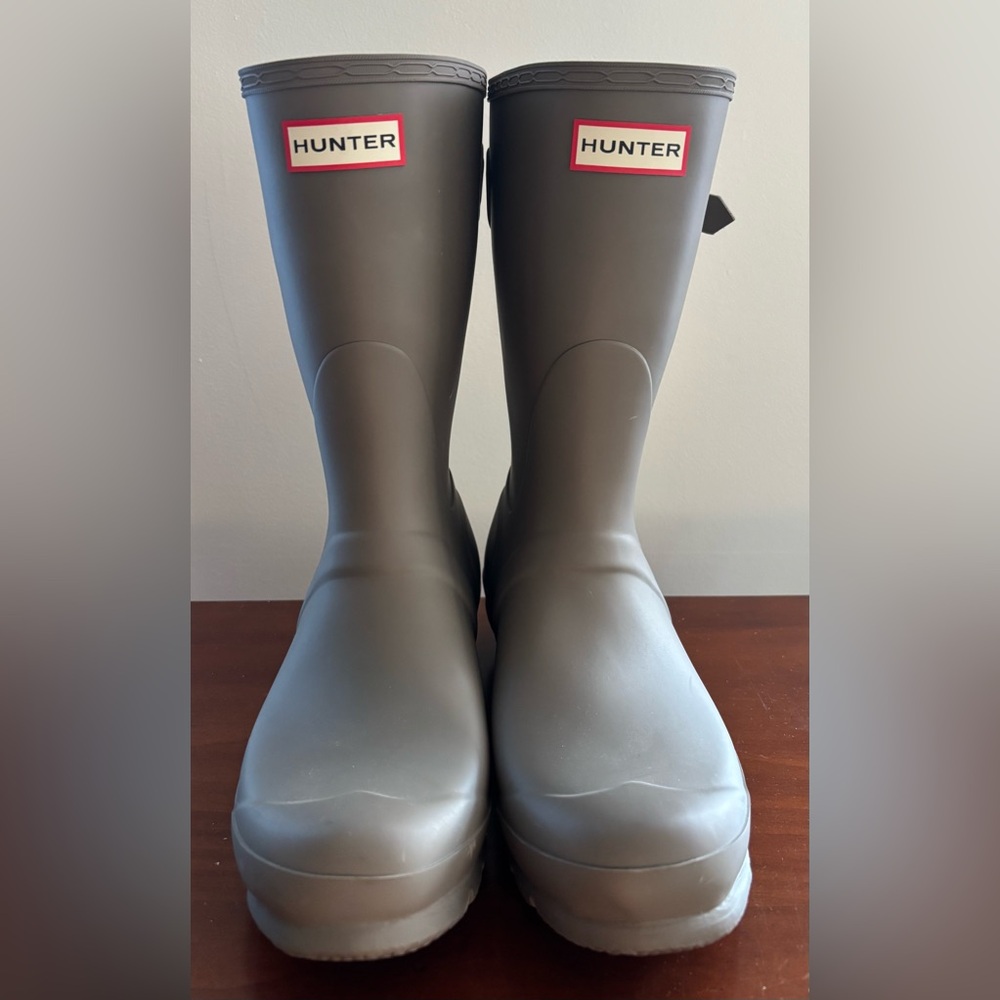 Hunter Original Short Waterproof Rain Boot (Women) size 8 Taupe